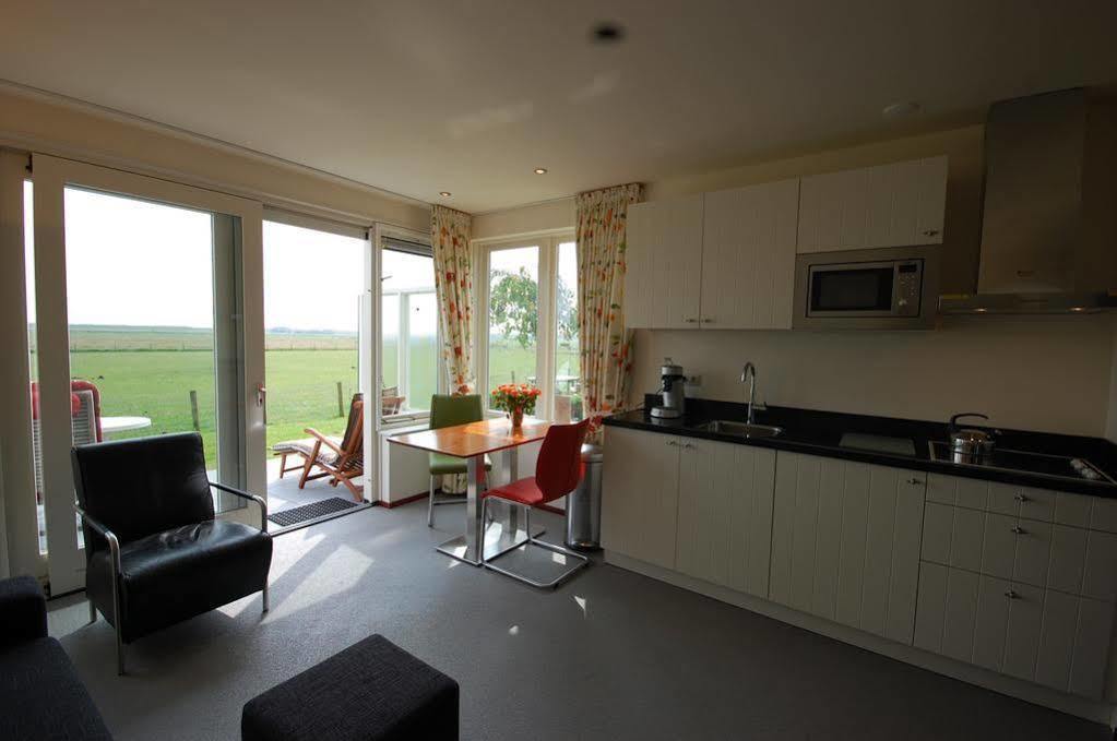 The Sunset Apartments Холум Екстериор снимка