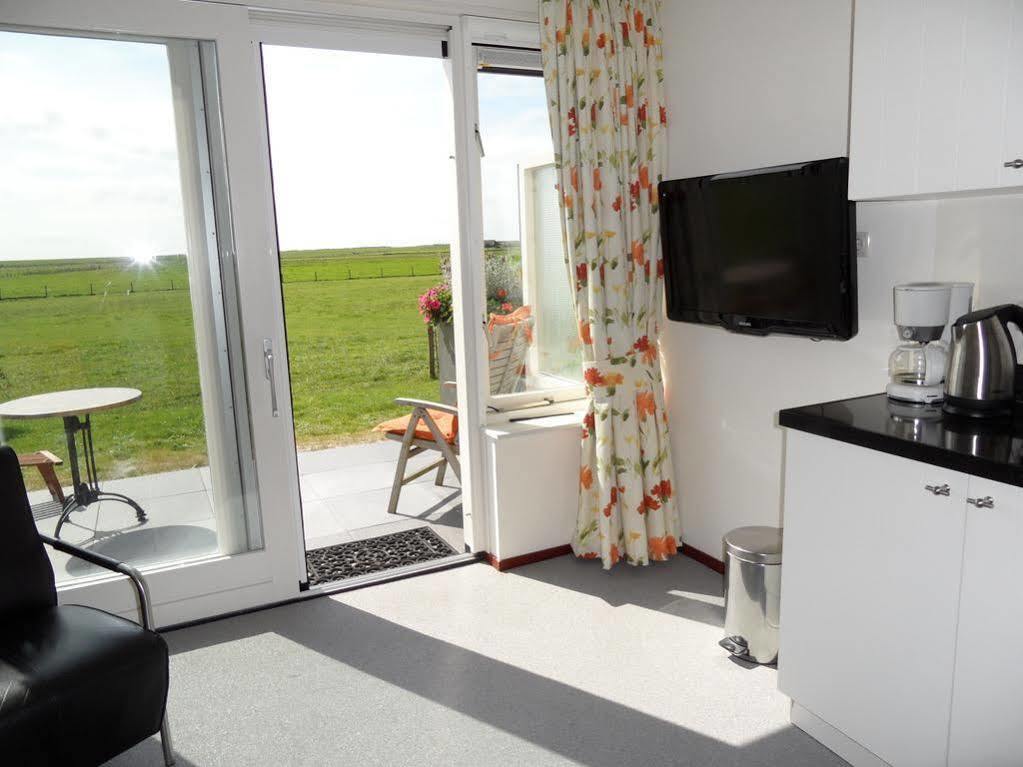 The Sunset Apartments Холум Екстериор снимка